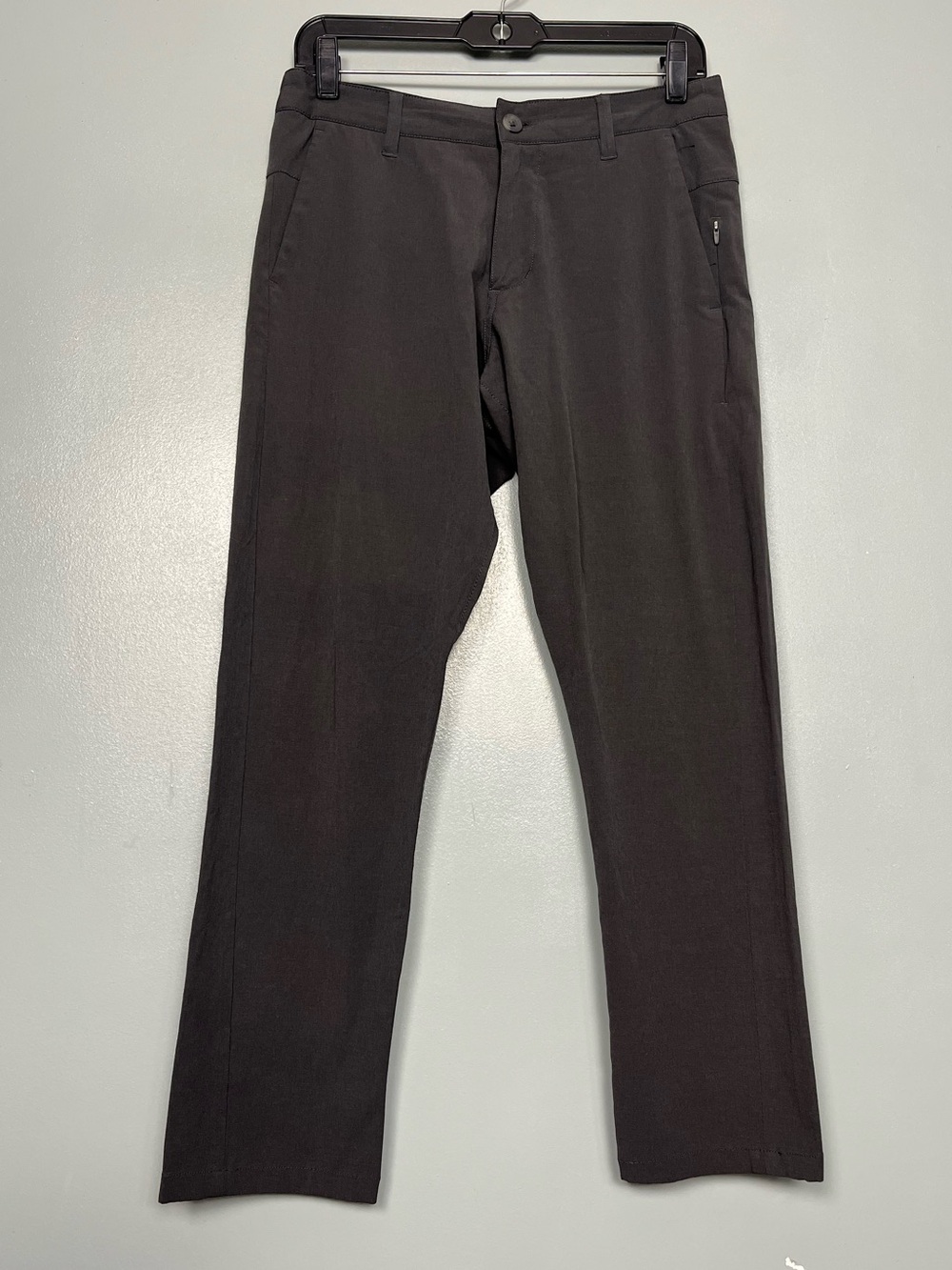 Vuori Men’s Meta Pants Athletic Slim Fit Straight Leg Dark Gray Charcoal Size 28